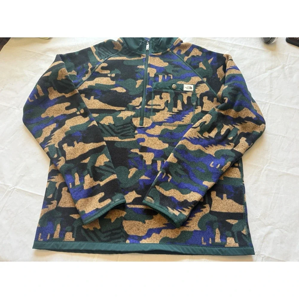 The North Face Men's Printed Camo NF 0A7WR897H Men's Size Med Outdoor Gorpcore